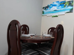 1br 6 Miles to Beaches & Airport w/ Parking/wifi & Hot Water