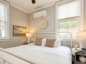 The Carriage Suite Buyout by AvantStay 2 Home Buyout w 8bdr in Historic DT w Hot Tub