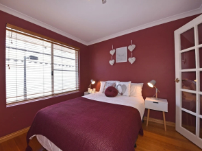 Redcliff Home Close to City & Airport