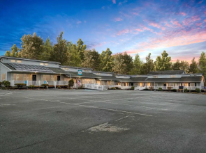 East Shore Lodging