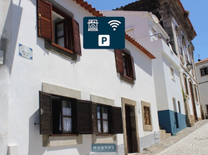 Casa Típica do Douro Vinhateiro, by Izibookings