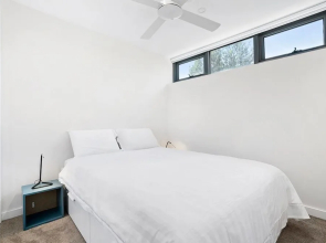 DINA, 2BDR Carlton Apartment