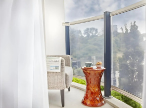 Carlton Square Hotel