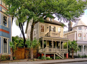 3 bedroom Victorian Stunner on Forsyth Park