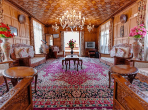 Sea Hawk Group Of Houseboat