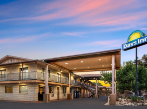 Days Inn by Wyndham Cortez
