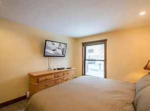 Breakaway West Condo with Easy Access to Ski Lifts by RedAwning