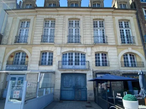 Beau studio cosy calme en face du port sur le quai