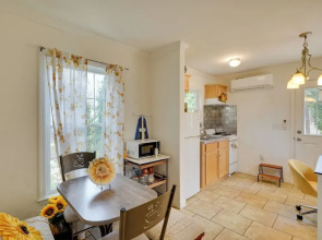 2 Mi to South Boston Speedway: Cozy Tiny Home!