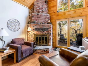 Private Creek, Hot Tub, Huge Deck at Chalet Cabin