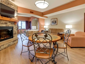 Wisconsin Dells Resort Condo w/ 2 Fireplaces