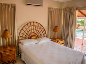 The Whytehouse Villa