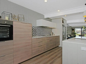 Shady Palms - Modern Beach House With Studio