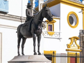 Reservaloen Casa Sevillana