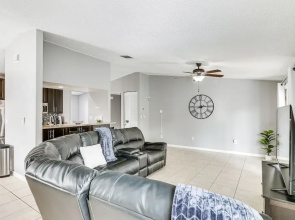 14 Mi to Dwtn Tampa Bay: Brandon Home w/ Fire Pit!