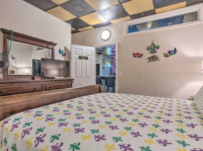 'the Float Yard' Pensacola Home w/ Pool Table