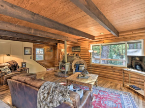 Near Vineyards: Cabin w/ Hot Tub in Pollock Pines!