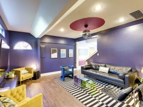 5 Mi to Dtwn Austin: Vibrant Home w/ Patio