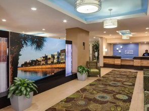 Holiday Inn Express & Suites Charleston Dwtn - Westedge by IHG
