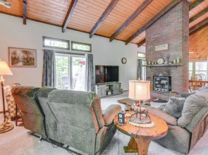 New Hampshire Vacation Rental - Walk to Beach!