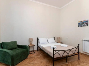 Bright and cozy 1BR apt in the heart of Tbilisi