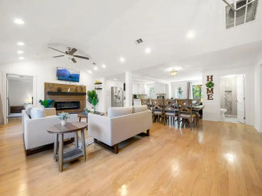 Gorgeous EST Mercedes Stdm 10-min Patio Slps 10