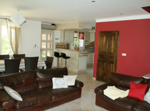 Detached Villa With Enclosed Beautiful Garden and Private Pool, 1km From Céreste