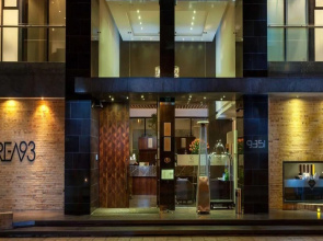 93 Luxury Suites & Residences