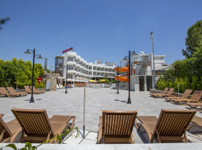 Side Resort Annex