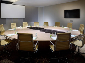 Отель Holiday Inn & Suites Dubai Festival City an IHG