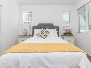Central Location Cozy Private Bedroom w Bathroom
