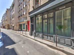 New Stunning 4 Bdrs Apt, With AC – Le Marais