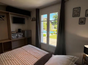 Chambre avec salle de bain privée de la Canopée de Mios
