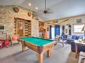 Spacious Victorian Home 1/4 Mi to Holiday Valley!