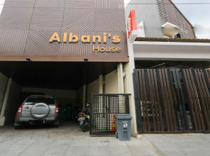 Albani's Family Residence by OYO Rooms