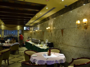 Отель Crystal Plaza