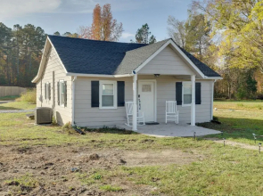 Cozy Blackstone Getaway < 2 Mi to Downtown!