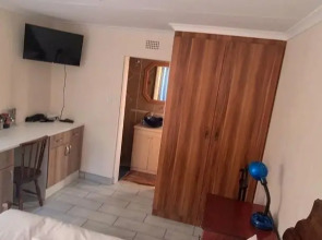 Cozy 1 Bedroom Cottage