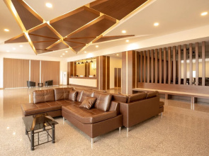 Intouch Riverside Hotel