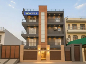 Fabhotel F9 H Block Sector 51