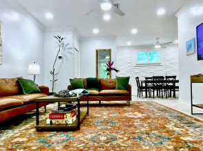 DreamSpace Cottage, Private Pool, Lush Garden, Car Included