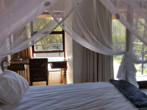 Raptors Wildlife Escapes 28 Apartment