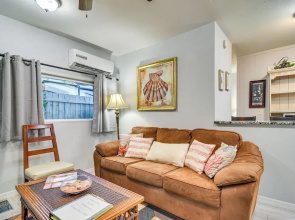 1 Mi to Downtown: Clearwater Apt w/ Private Patio!