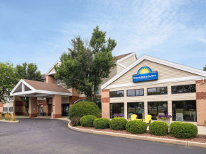 Days Inn & Suites by Wyndham Madison