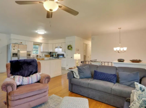 Kiamesha Lake Home w/ Deck: 4 Mi to Resorts World!