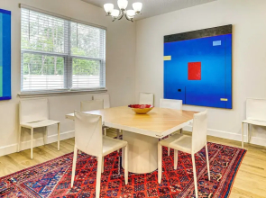 7 Mi to Flagler Beach: Breezy Stay w/ Pool Access!