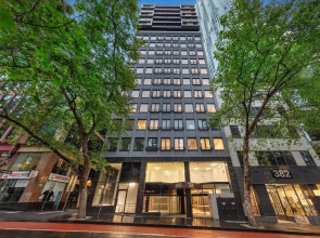 Brady Apartment Hotel Hardware Lane