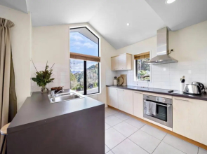 Sunshine Bay Escape - Close to Central Queenstown