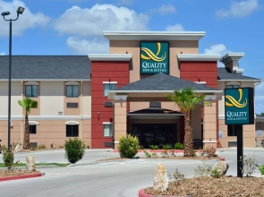 Quality Inn & Suites Kenedy - Karnes City