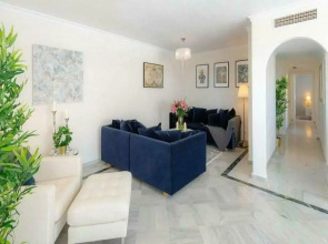 ✰ Luxurious 5 Bedroom PENTHOUSE. Sea Views. Hot Tub. BBQ. Golden Mile
